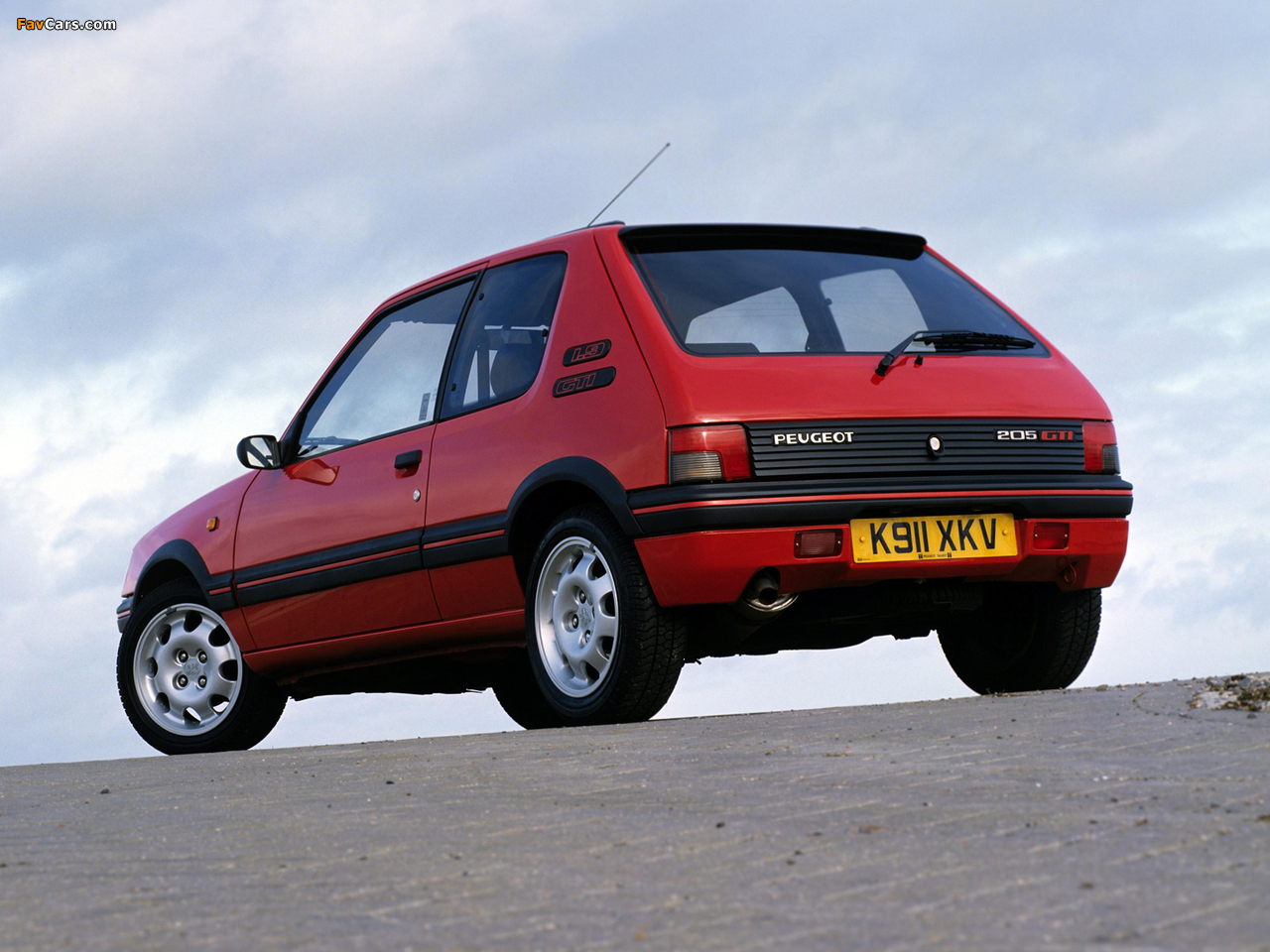 Photos of Peugeot 205 GTI UK-spec 1991–94 (1280 x 960)