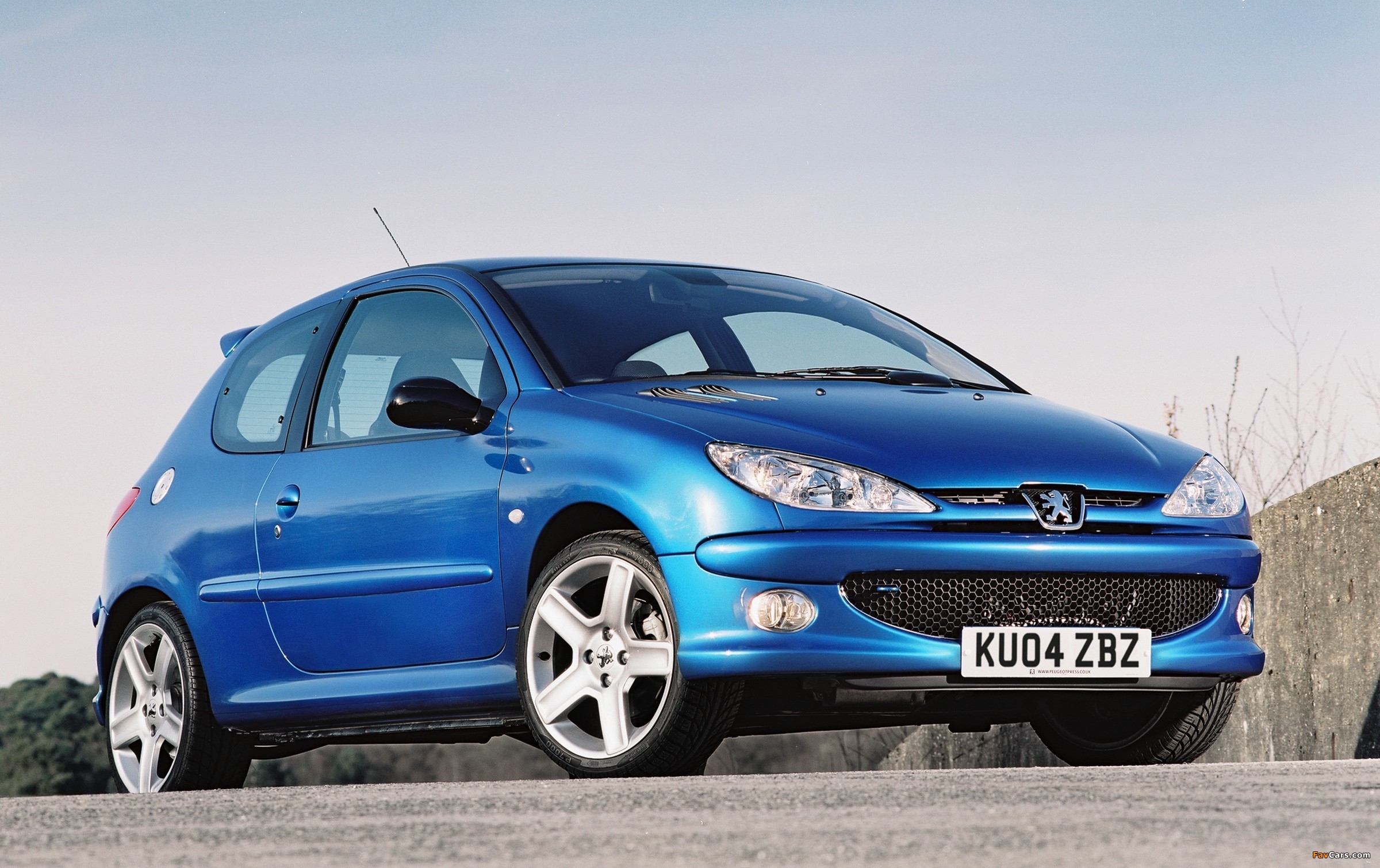 Images of Peugeot 206 GTi 180 UK-spec 2003–2006 (2400 x 1510)