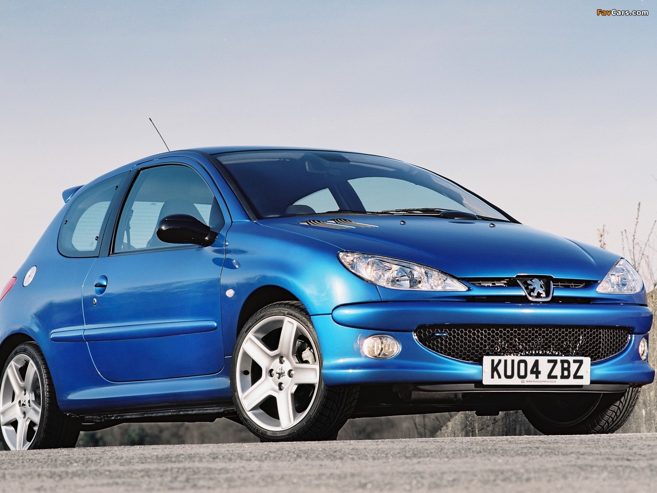 Images of Peugeot 206 GTi 180 UK-spec 2003–2006 (1280 x 960)