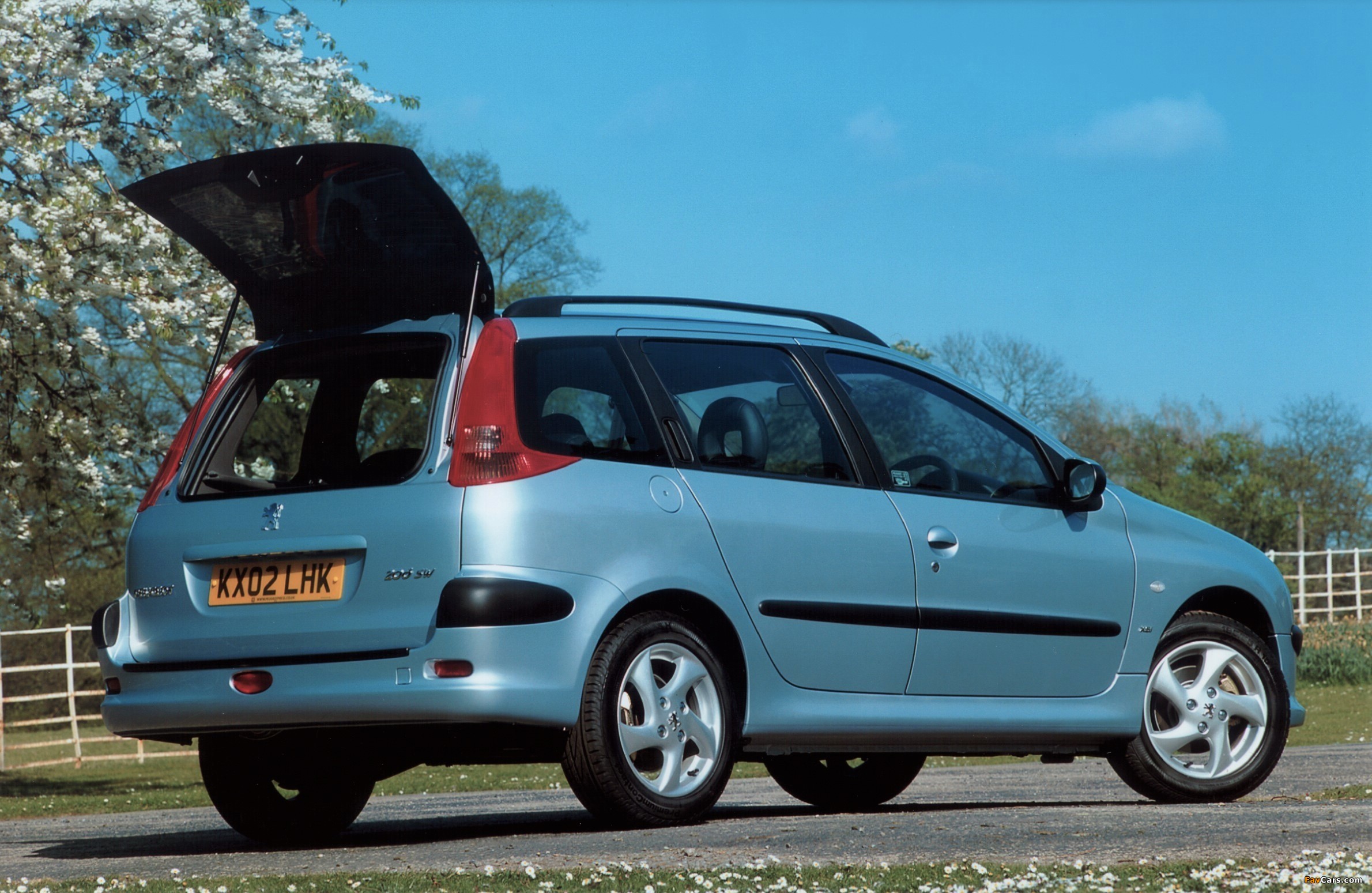 Peugeot 206 SW UK-spec 2002–06 images (2380 x 1549)
