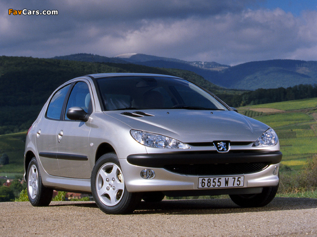 Peugeot 206 5-door 2003–05 pictures (640 x 480)