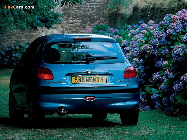 Photos of Peugeot 206 5-door 1998–2003 (640 x 480)