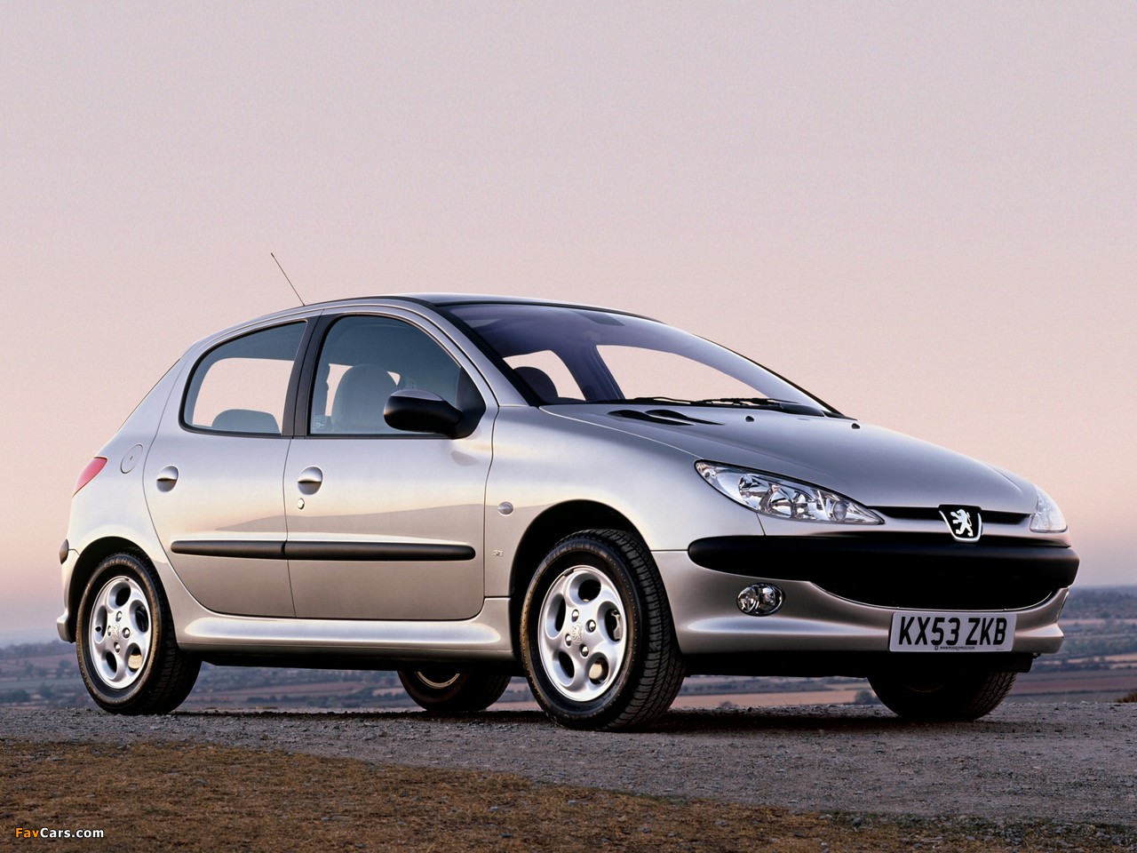 Photos of Peugeot 206 5-door UK-spec 2003–05 (1280 x 960)