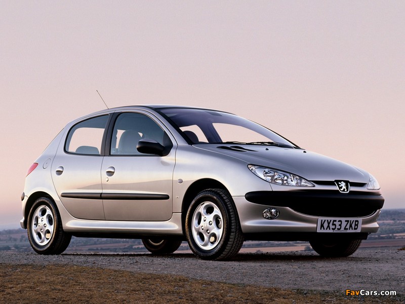 Photos of Peugeot 206 5-door UK-spec 2003–05 (800 x 600)