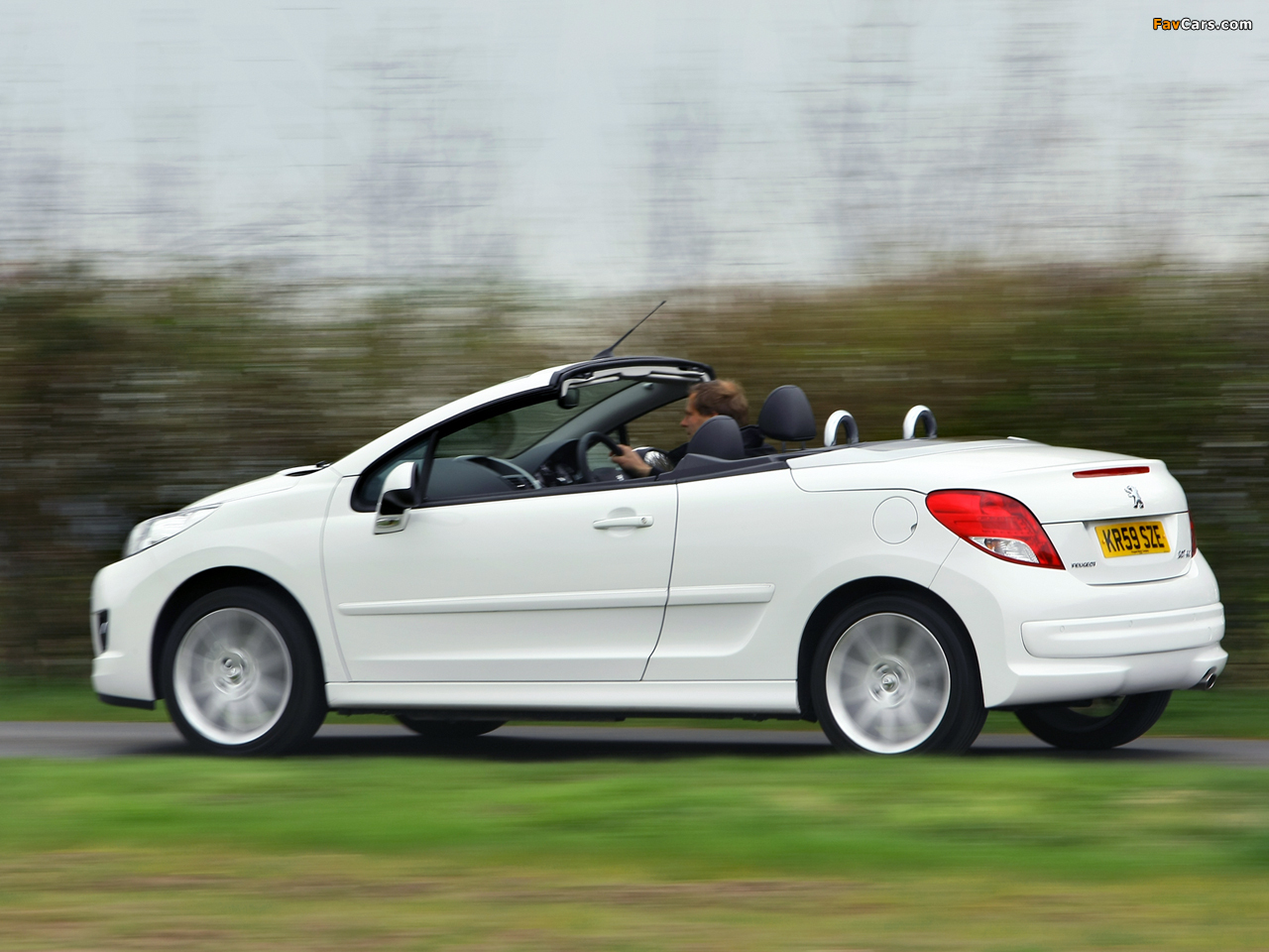 Peugeot 207 CC UK-spec 2009 pictures (1280 x 960)