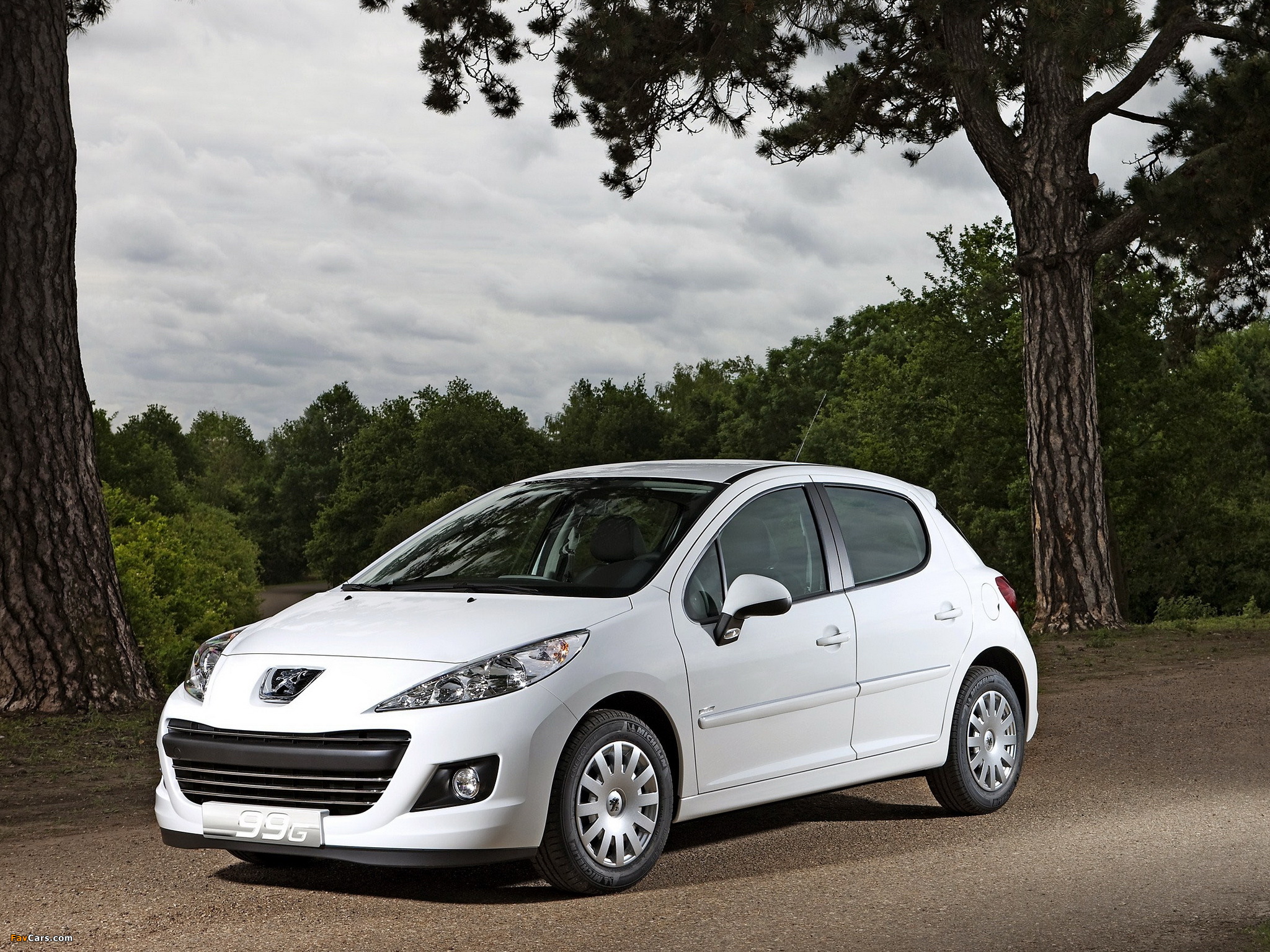 Photos of Peugeot 207 5-door 2009–12 (2048 x 1536)