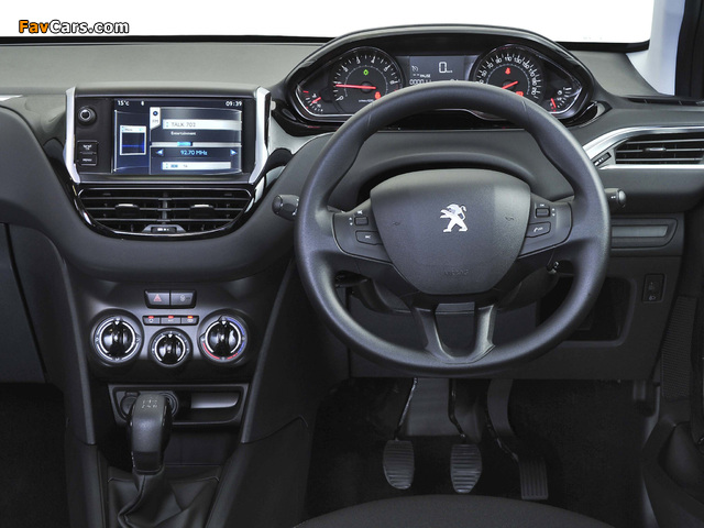 Photos of Peugeot 208 5-door ZA-spec 2012 (640 x 480)
