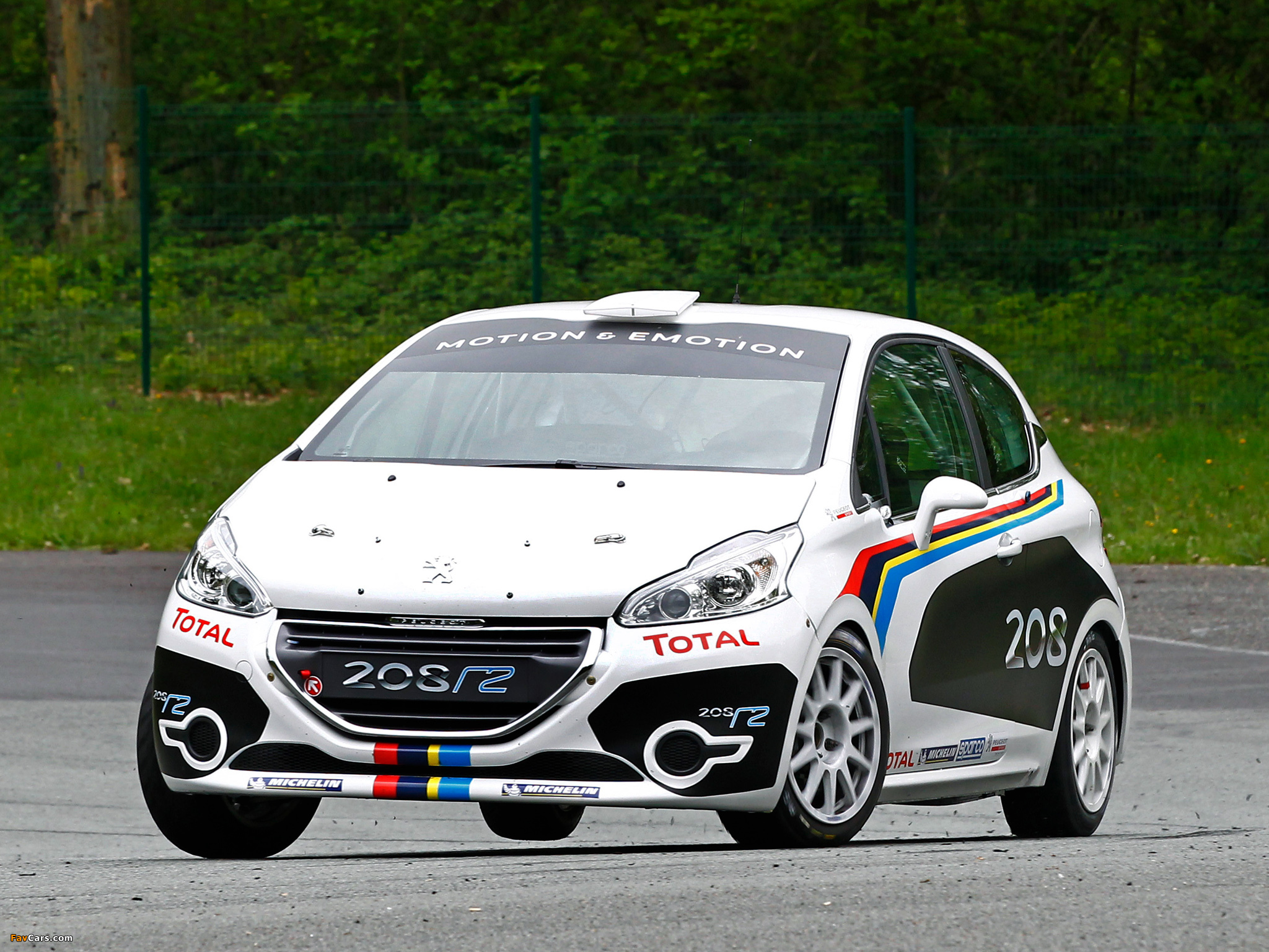 Peugeot 208 R2 2012 wallpapers (2048 x 1536)