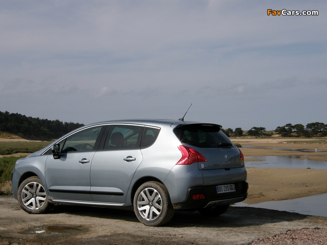 Photos of Peugeot 3008 HYbrid4 2011 (640 x 480)