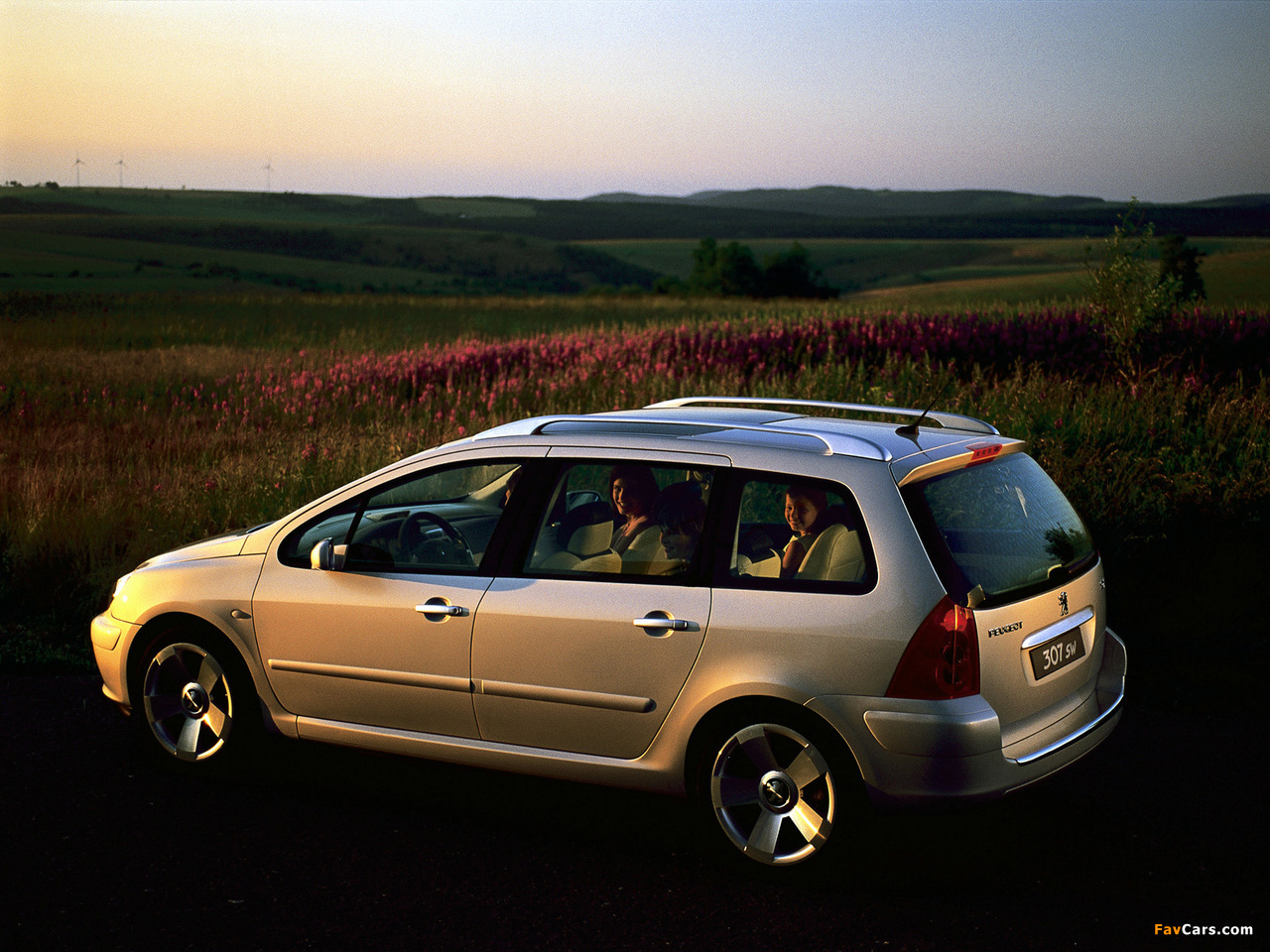 Peugeot 307 SW Concept 2001 images (1280 x 960)