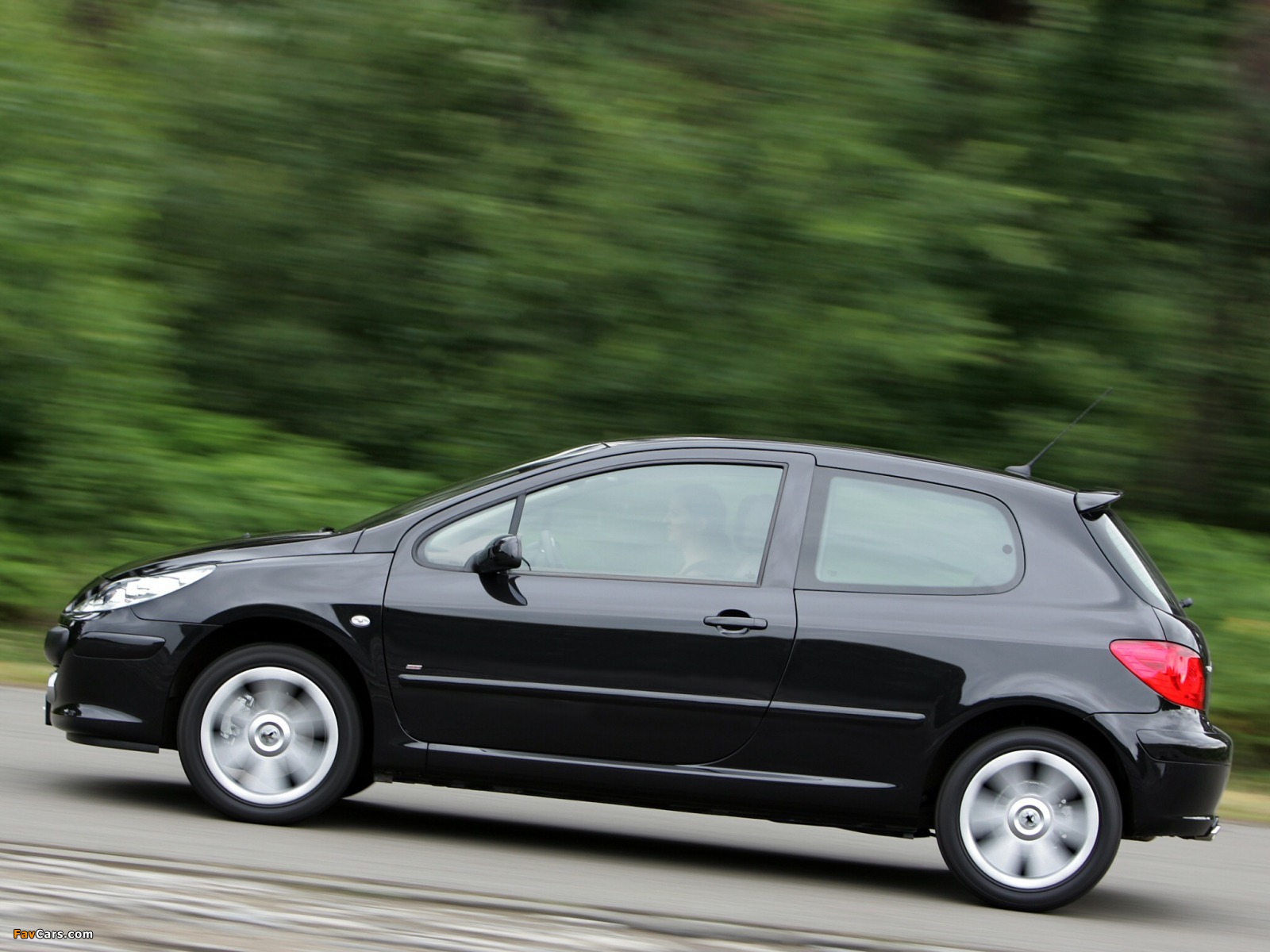 Pictures of Peugeot 307 3-door UK-spec 2005–08 (1600 x 1200)