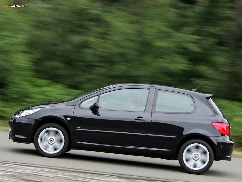 Pictures of Peugeot 307 3-door UK-spec 2005–08 (1024 x 768)