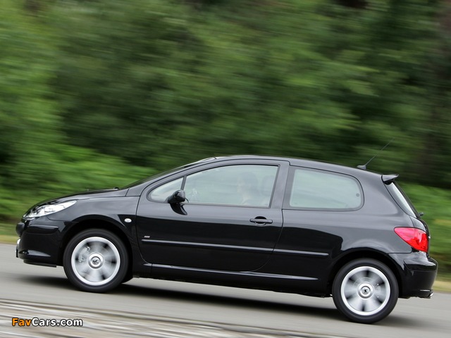 Pictures of Peugeot 307 3-door UK-spec 2005–08 (640 x 480)