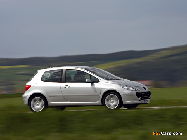 Pictures of Peugeot 307 3-door 2005–08 (640 x 480)