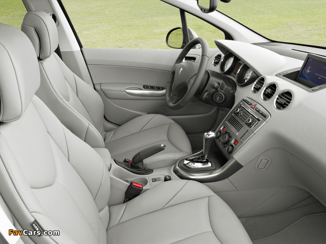 Images of Peugeot 308 SW 2008–11 (640 x 480)