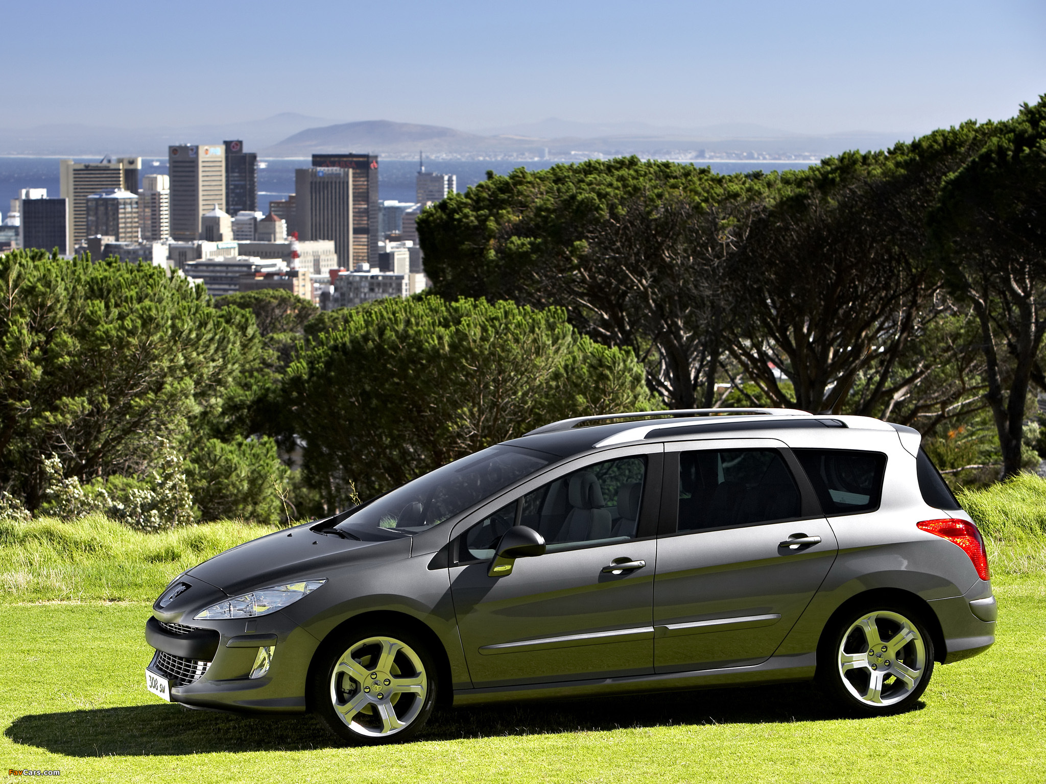 Photos of Peugeot 308 SW 2008–11 (2048 x 1536)