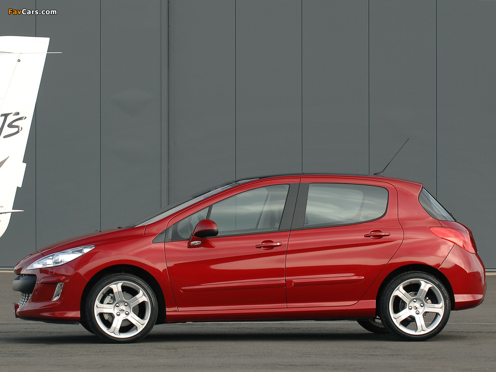 Pictures of Peugeot 308 GT THP 175 5-door UK-spec 2008–10 (1024 x 768)