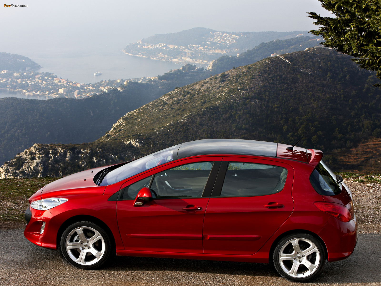 Pictures of Peugeot 308 GT THP 175 5-door 2008–10 (1600 x 1200)