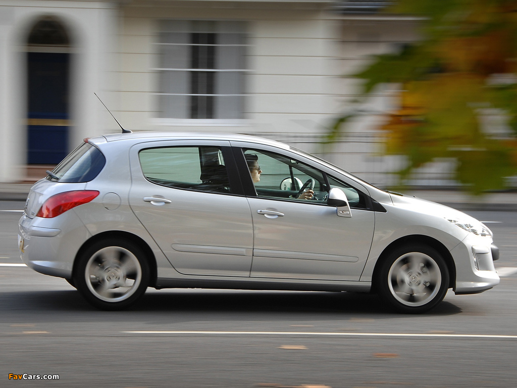 Pictures of Peugeot 308 5-door UK-spec 2008–11 (1024 x 768)