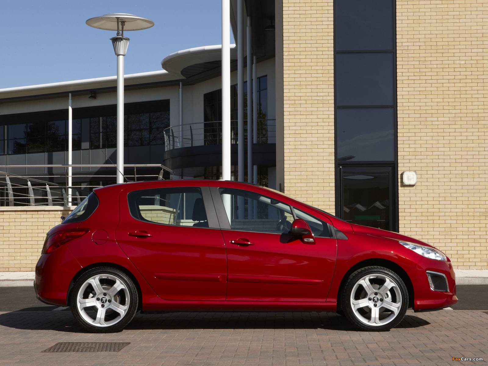 Peugeot 308 UK-spec 2011–13 wallpapers (1600 x 1200)