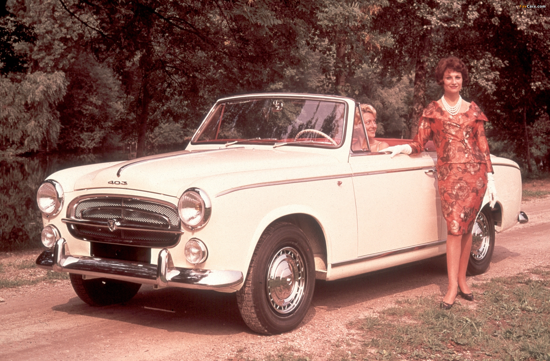 Photos of Peugeot 403 Cabrio 1956–61 (2115 x 1388)