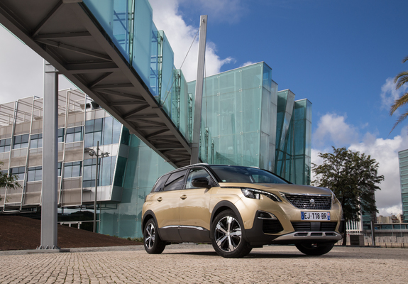 Photos of Peugeot 5008 2017