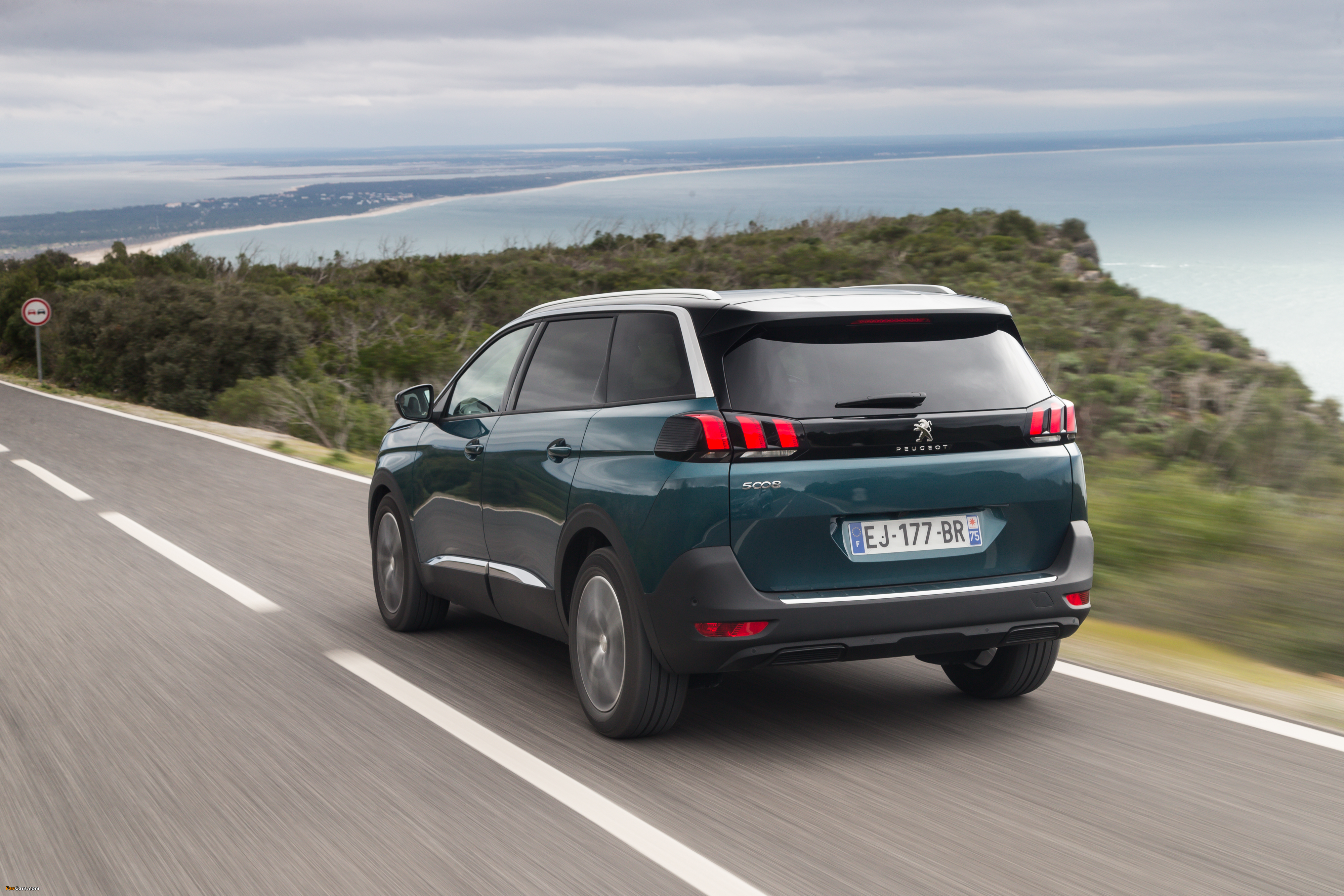 Pictures of Peugeot 5008 2017 (4000 x 2667)