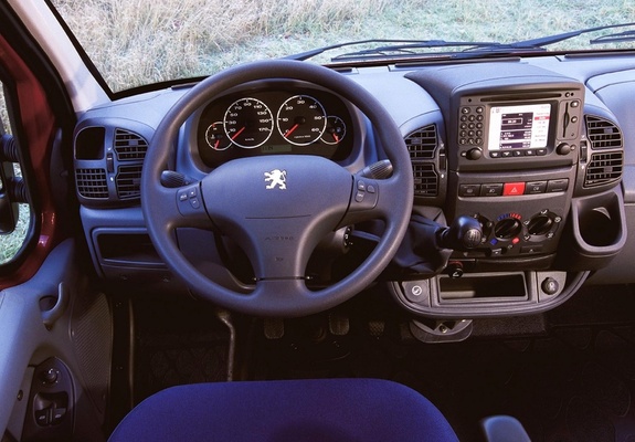 Peugeot Boxer Van 2002–06 photos