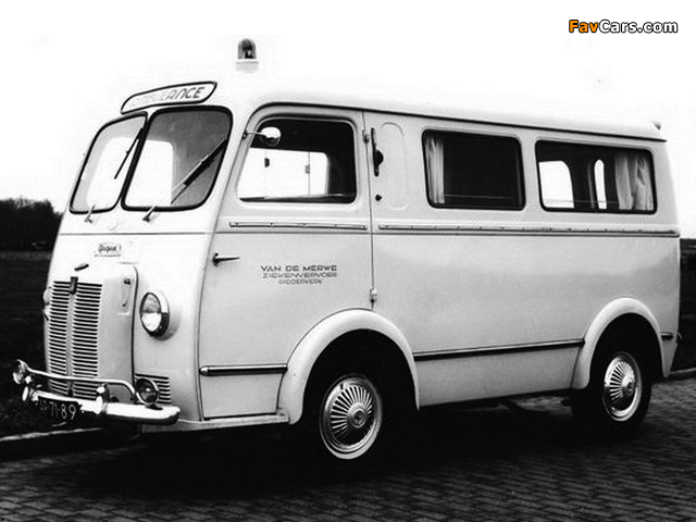 Peugeot D4B Ambulance 1960–65 wallpapers (640 x 480)