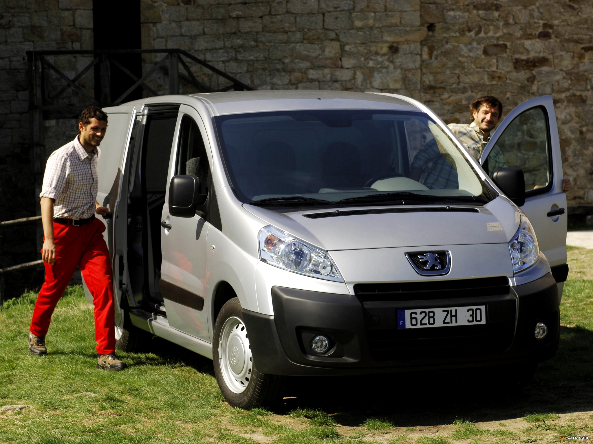 Photos of Peugeot Expert Van 2007–12 (2048 x 1536)