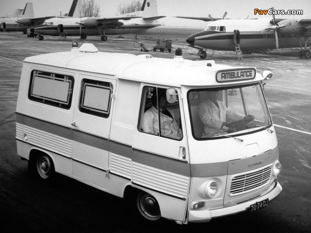 Images of Peugeot J7 Ambulance by Visser 1965–80 (640 x 480)