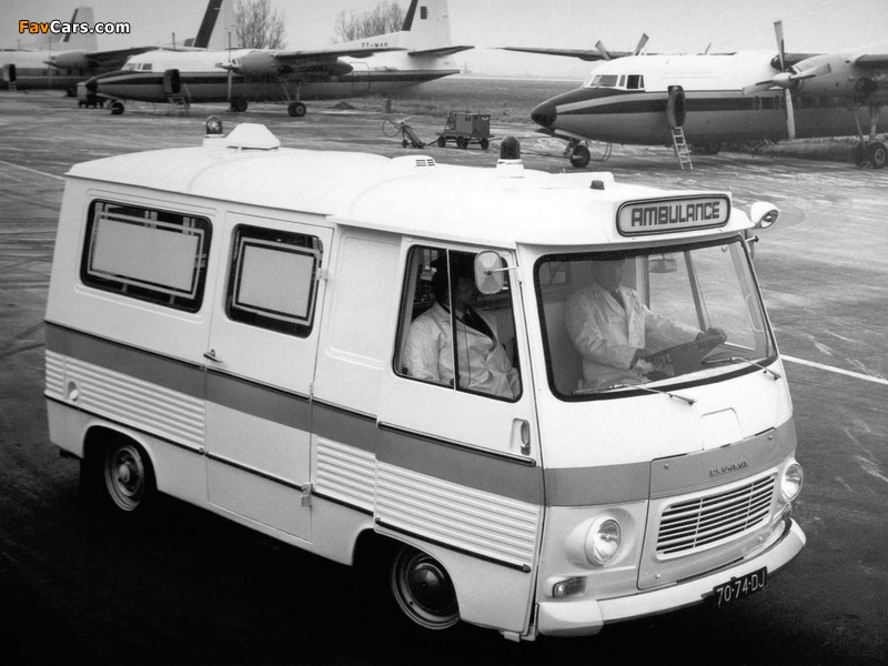 Images of Peugeot J7 Ambulance by Visser 1965–80 (800 x 600)