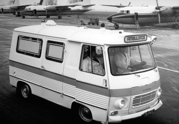 Images of Peugeot J7 Ambulance by Visser 1965–80