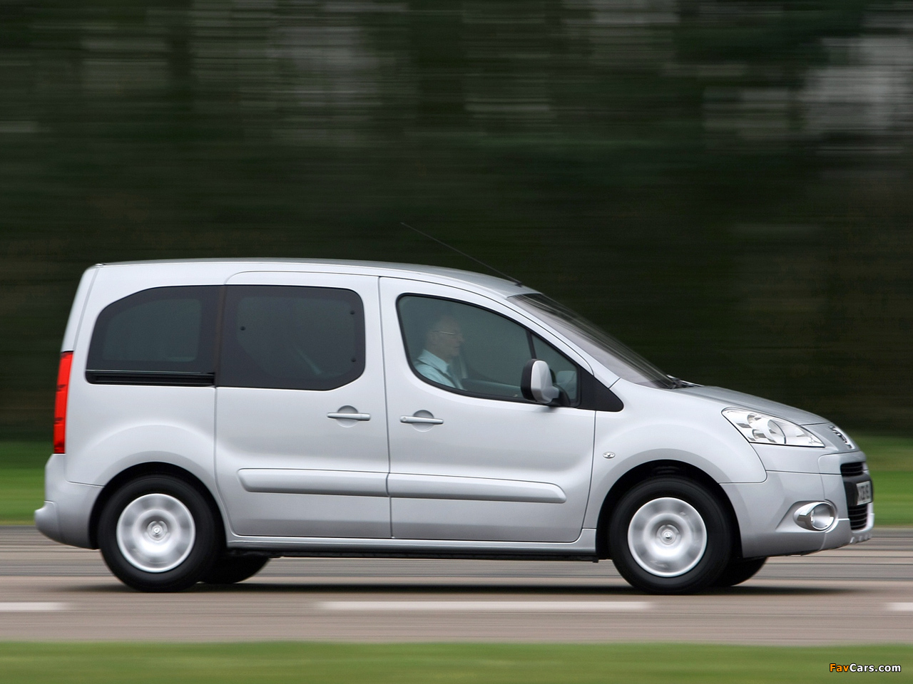 Peugeot Partner Tepee UK-spec 2008–12 photos (1280 x 960)
