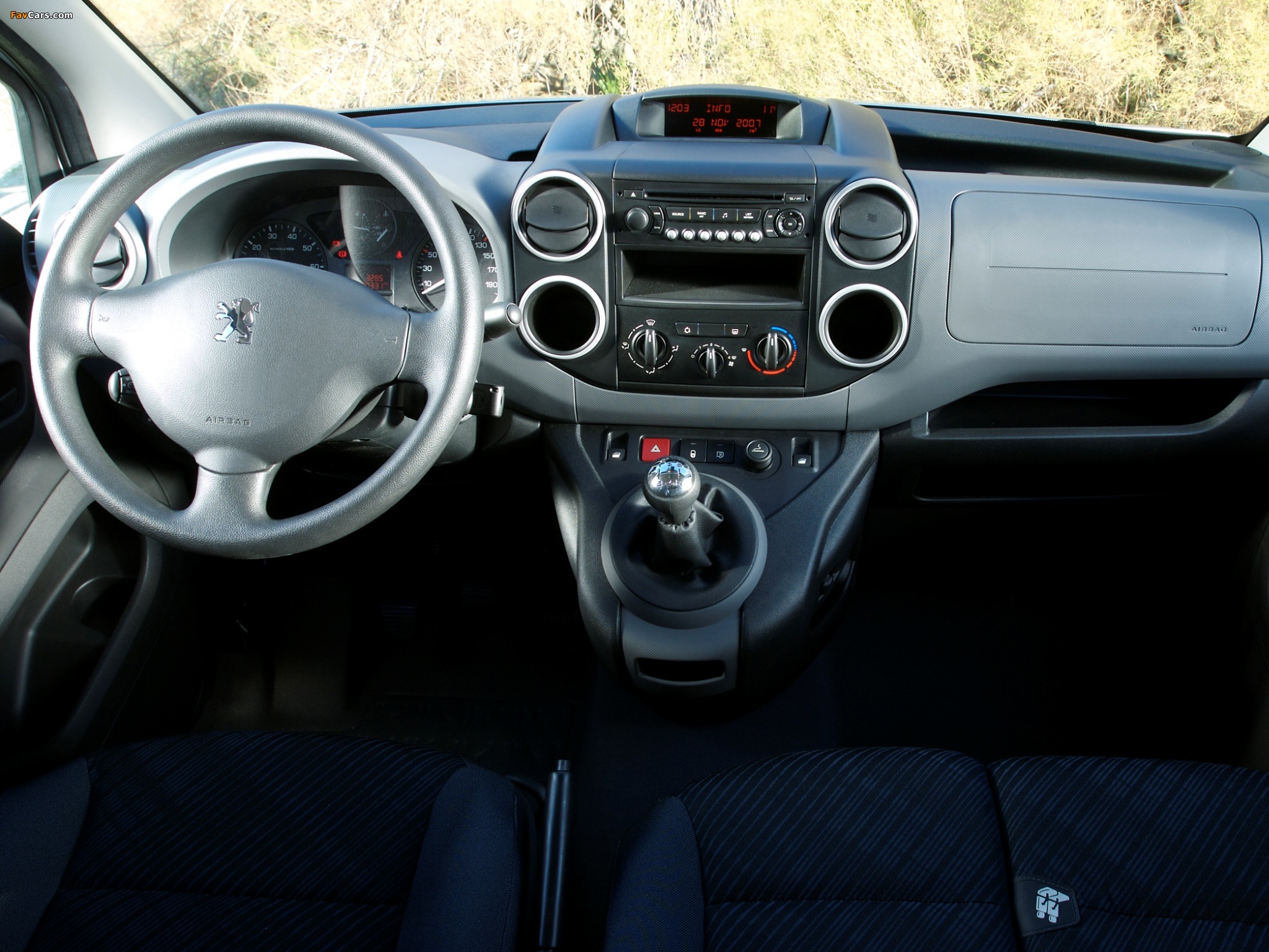 Peugeot Partner Van 2008–12 wallpapers (2048 x 1536)