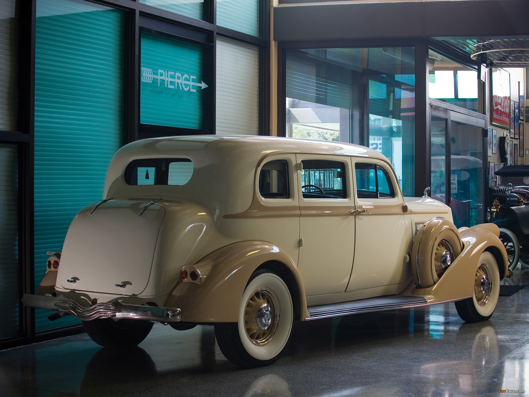 Pierce-Arrow Deluxe 8 Touring Sedan 1936 photos (2048 x 1536)