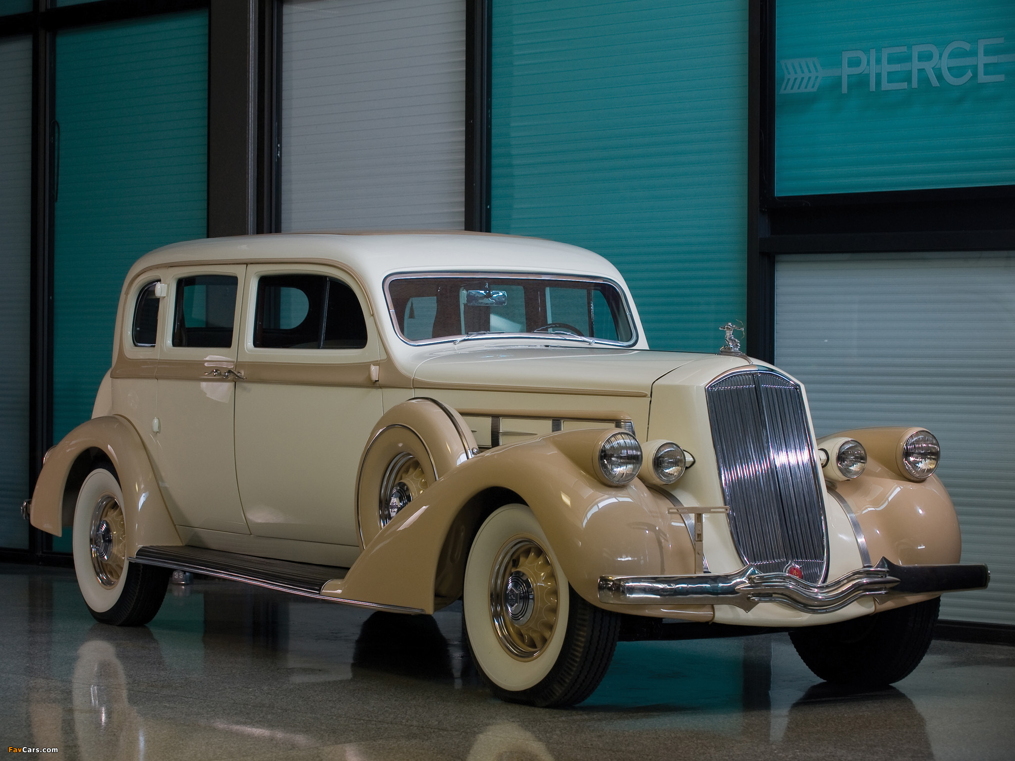 Pierce-Arrow Deluxe 8 Touring Sedan 1936 pictures (2048 x 1536)