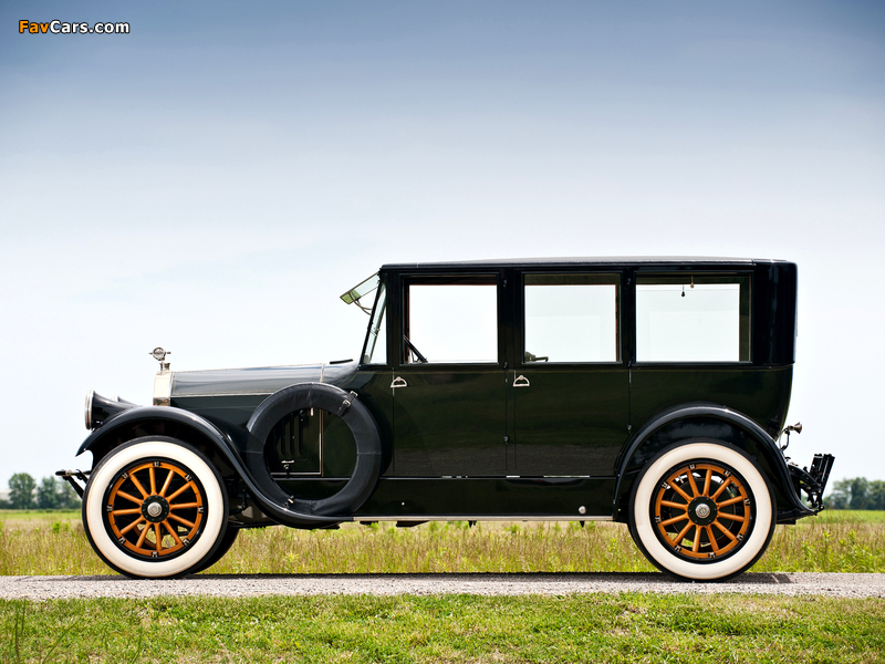Pierce-Arrow Model 32 Sedan 1920 pictures (800 x 600)