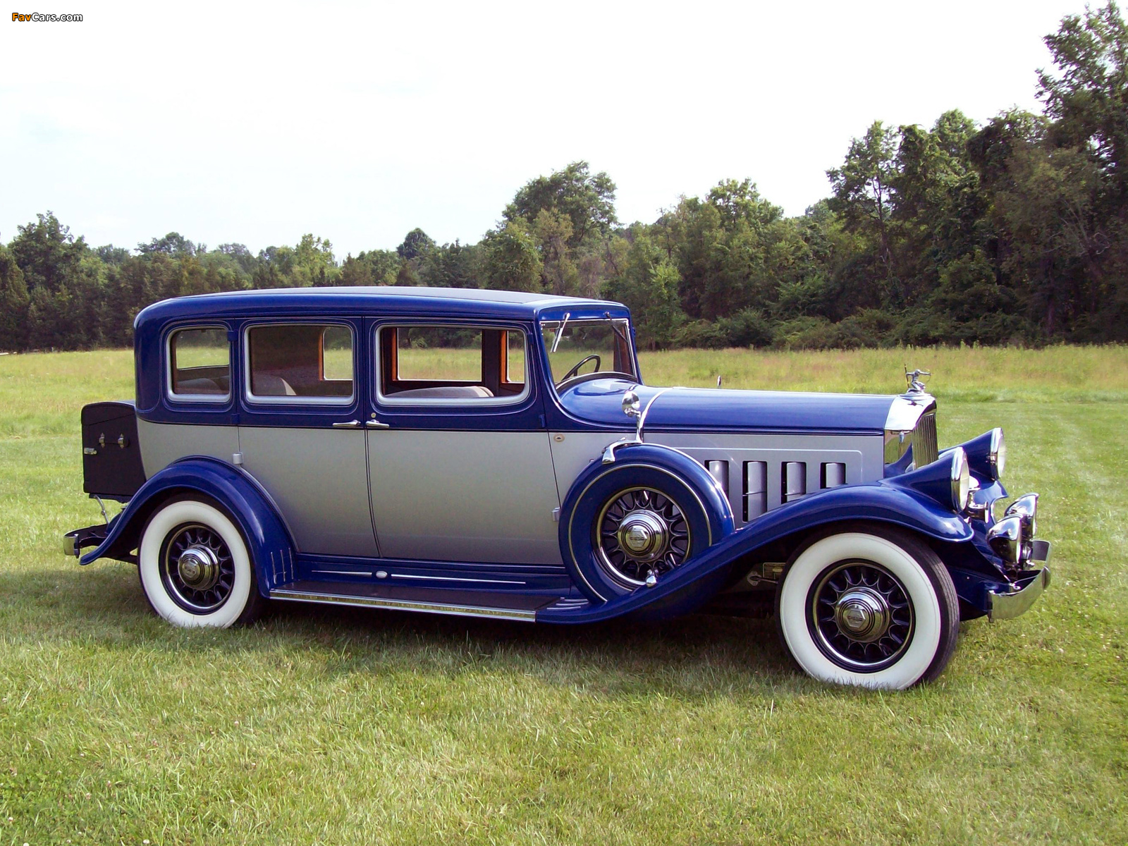 Pierce-Arrow Twelve Touring Sedan 1932 images (1600 x 1200)