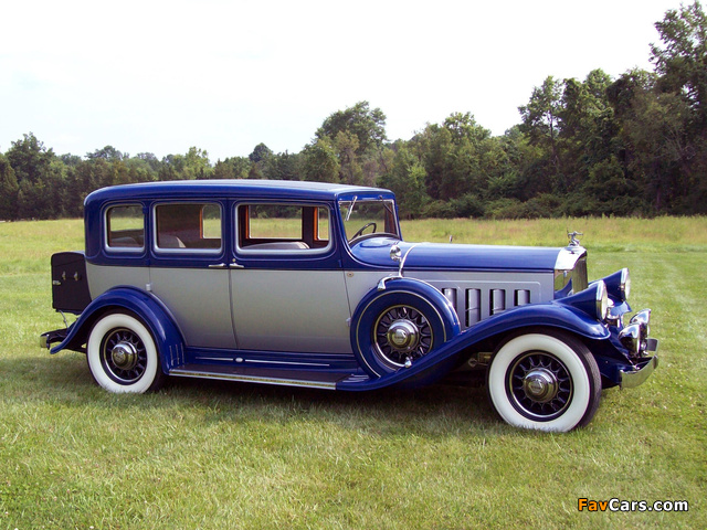 Pierce-Arrow Twelve Touring Sedan 1932 images (640 x 480)
