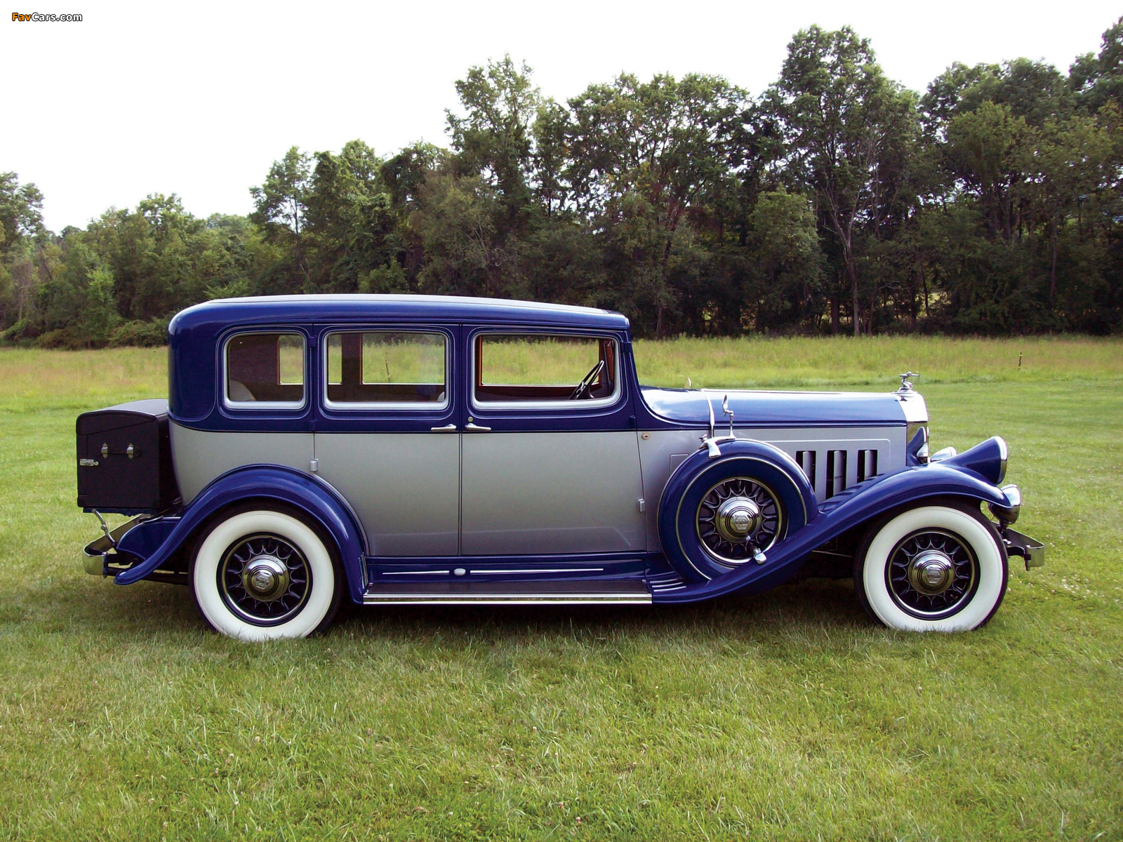 Pierce-Arrow Twelve Touring Sedan 1932 wallpapers (1600 x 1200)