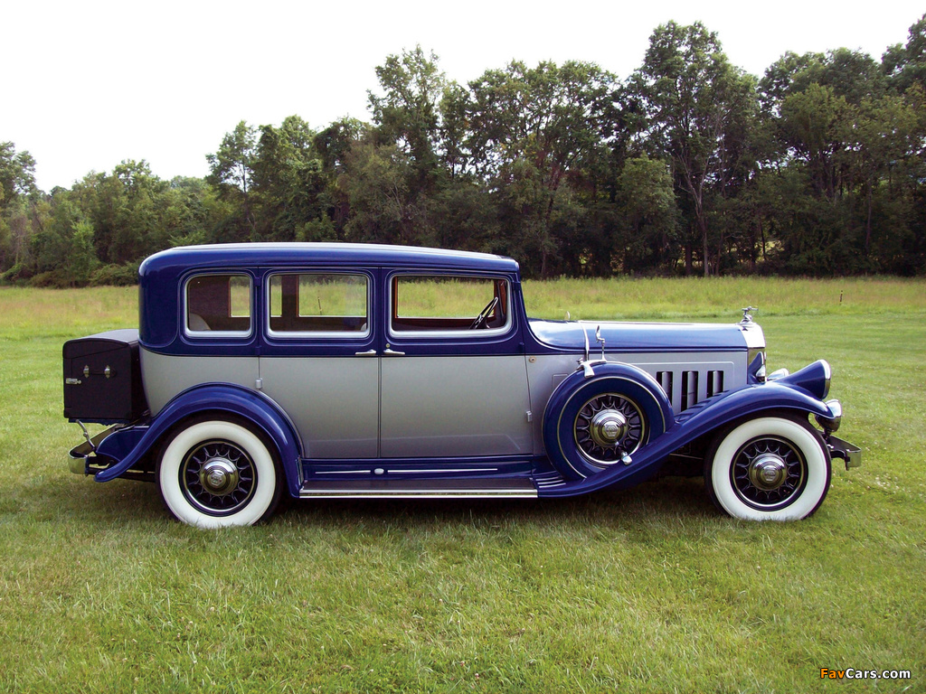 Pierce-Arrow Twelve Touring Sedan 1932 wallpapers (1024 x 768)