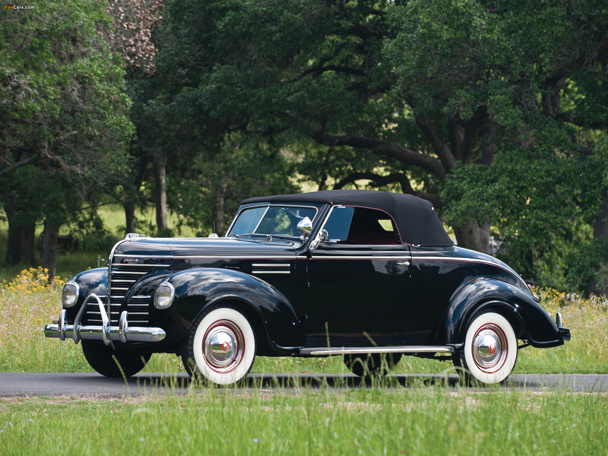 Images of Plymouth DeLuxe Convertible Coupe (P8) 1939 (2048 x 1536)