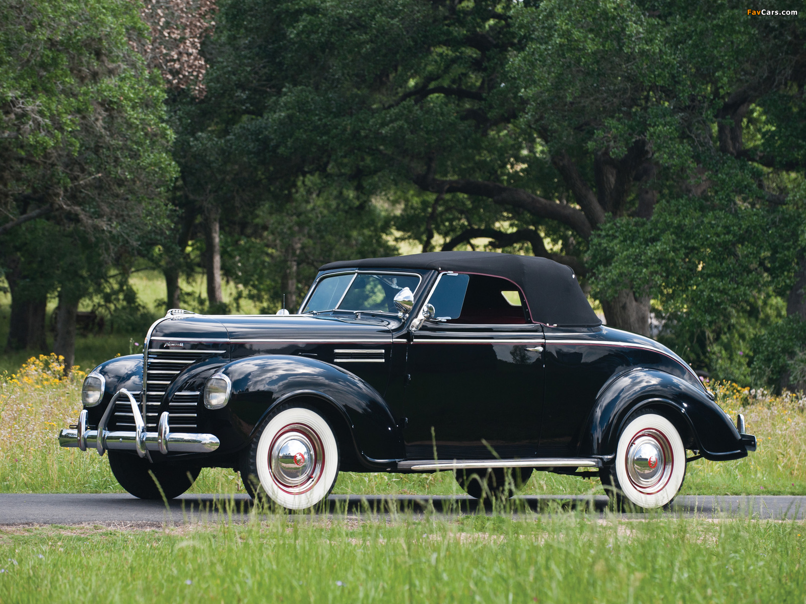 Images of Plymouth DeLuxe Convertible Coupe (P8) 1939 (1600 x 1200)