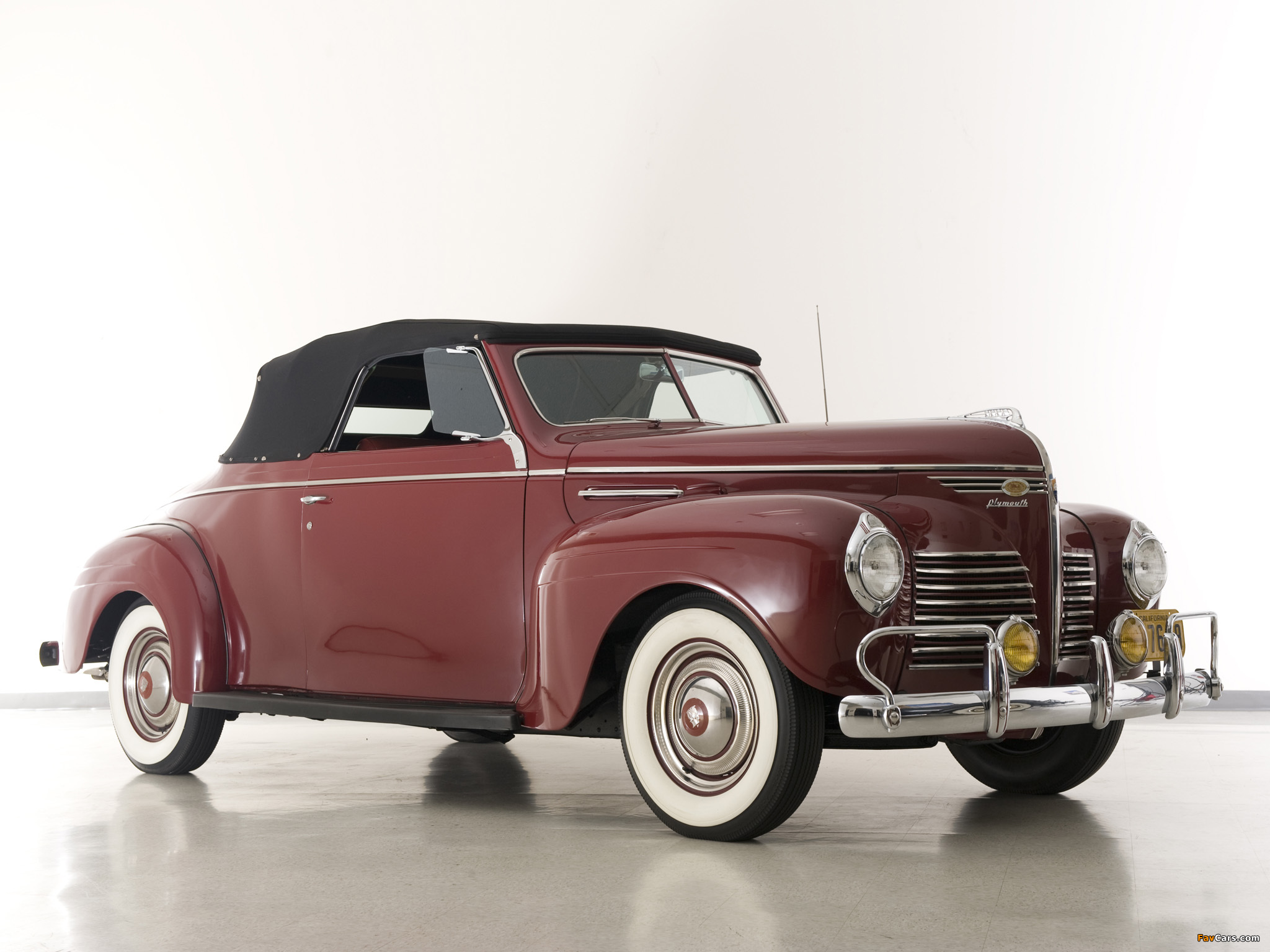 Images of Plymouth DeLuxe Convertible (P10) 1940 (2048 x 1536)