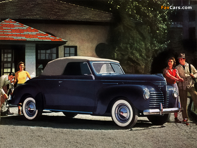 Photos of Plymouth DeLuxe Convertible Coupe (P10) 1940 (640 x 480)