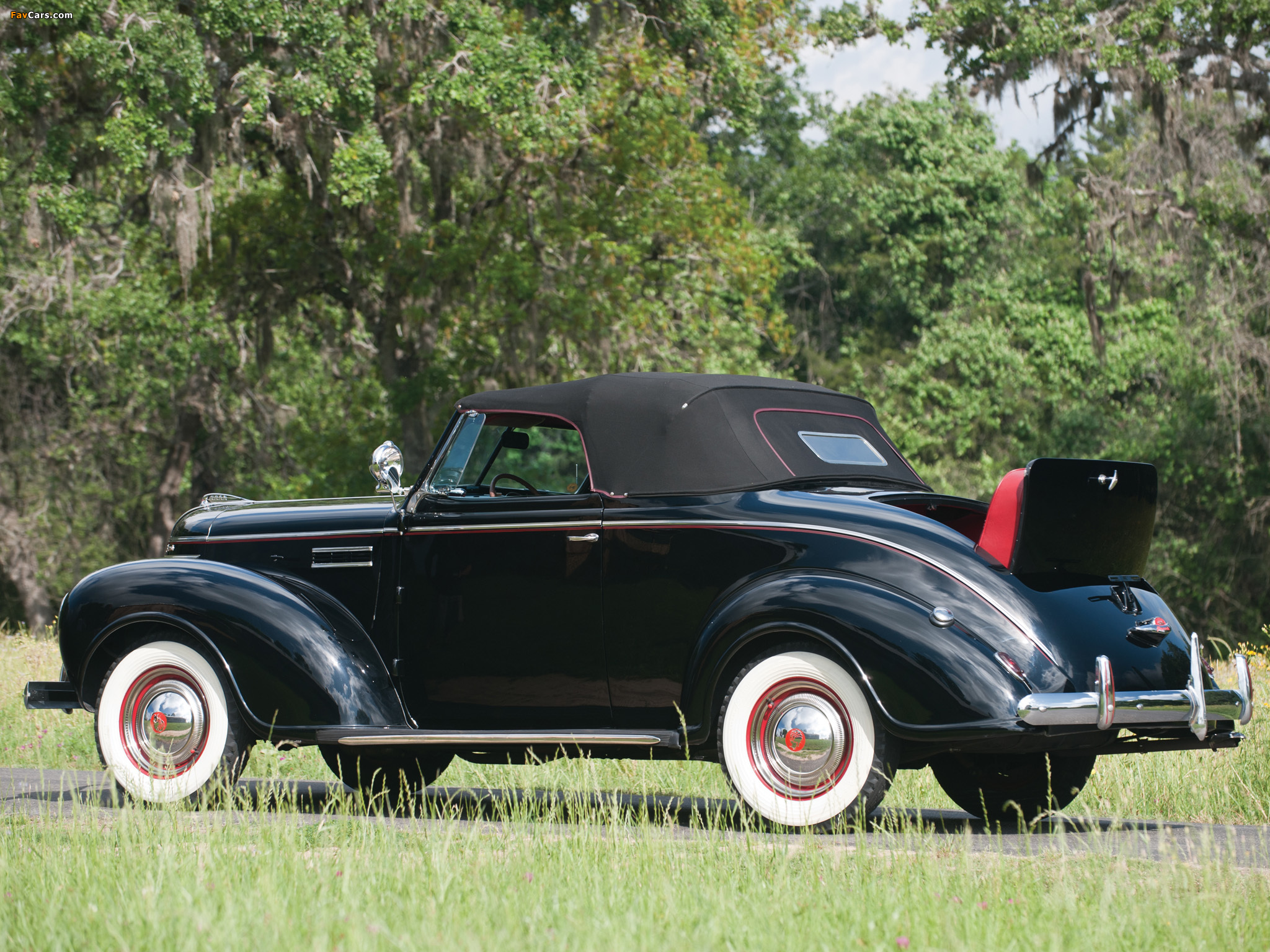 Pictures of Plymouth DeLuxe Convertible Coupe (P8) 1939 (2048 x 1536)