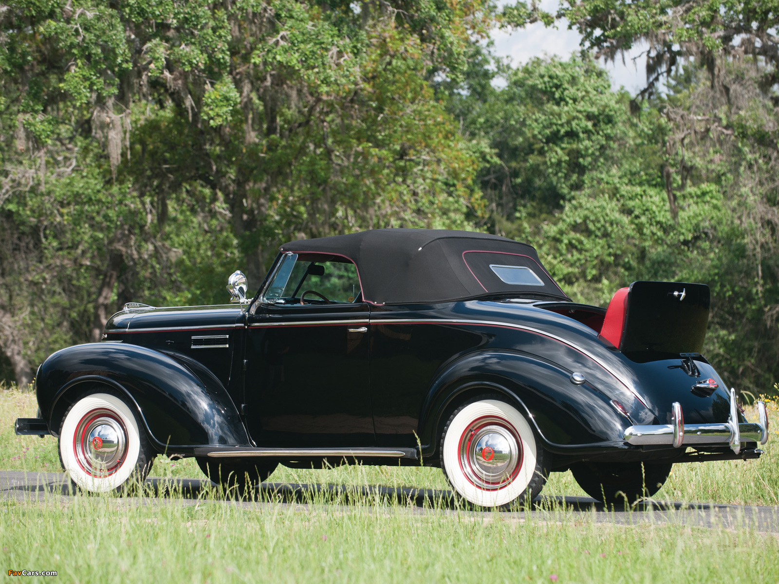 Pictures of Plymouth DeLuxe Convertible Coupe (P8) 1939 (1600 x 1200)