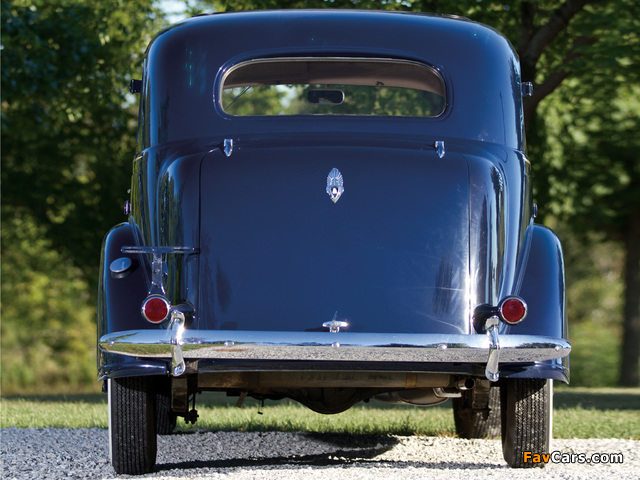 1936 Plymouth DeLuxe Model P2 Touring Sedan (805) 1935–36 pictures (640 x 480)