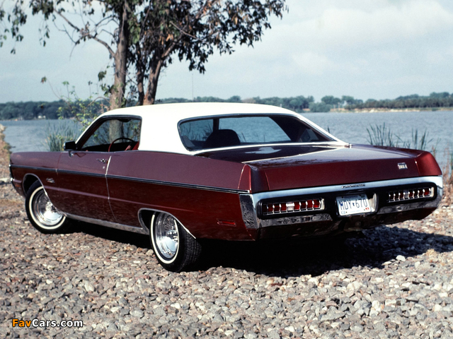 Photos of Plymouth Sport Fury Hardtop Coupe 1971 (640 x 480)